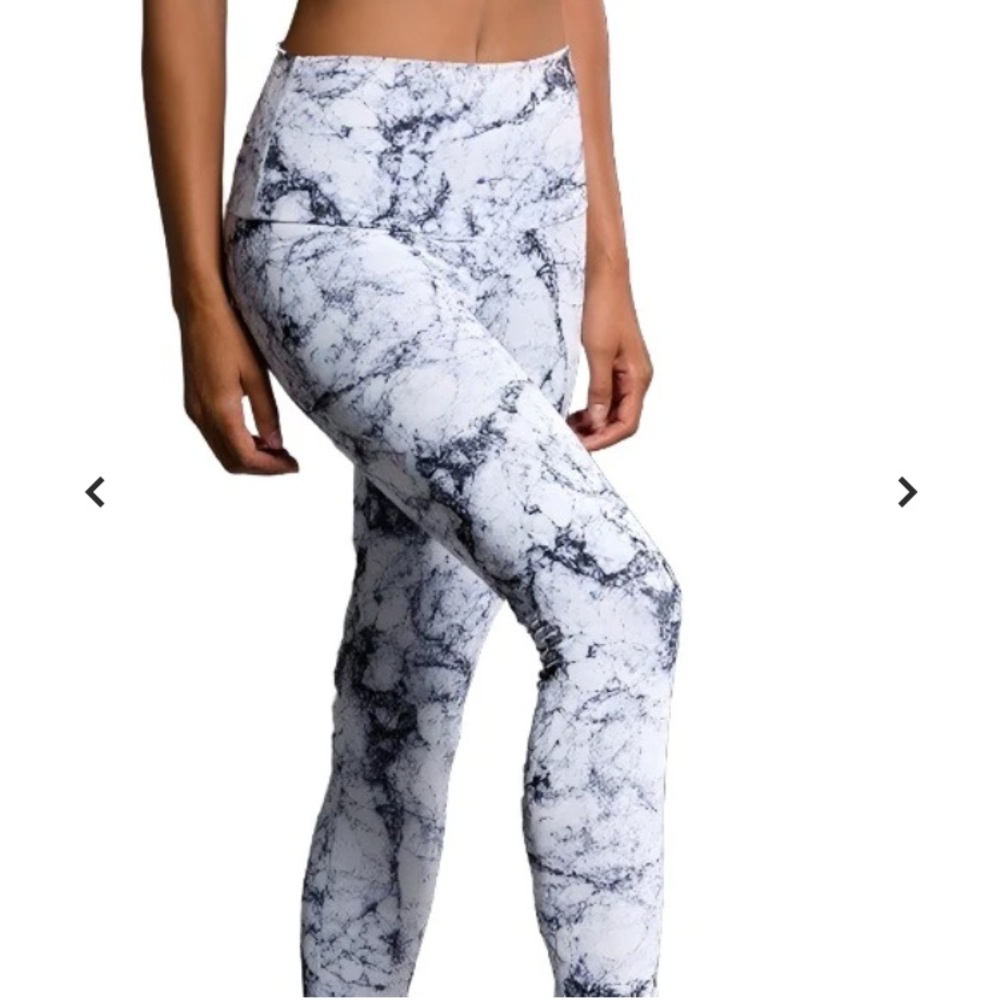 *Onzie White with Black Marble Print High Rise Capri Leggings #D